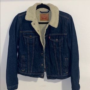 Levi’s Jean Jacket w/ Fur Collar
